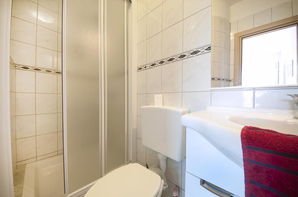 Guest House Loranum Sevid Zimmer foto