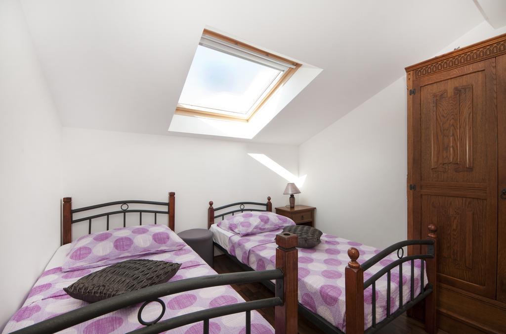 Guest House Loranum Sevid Zimmer foto